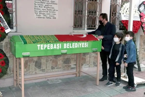 KORONAVİRÜSTEN ÖLEN ESKİ MİLLETVEKİLİ MAİL BÜYÜKERMAN, SON YOLCULUĞUNA UĞURLANDI KORONAVİRÜSTEN ÖLEN ESKİ MİLLETVEKİLİ MAİL BÜYÜKERMAN, SON YOLCULUĞUNA UĞURLANDI