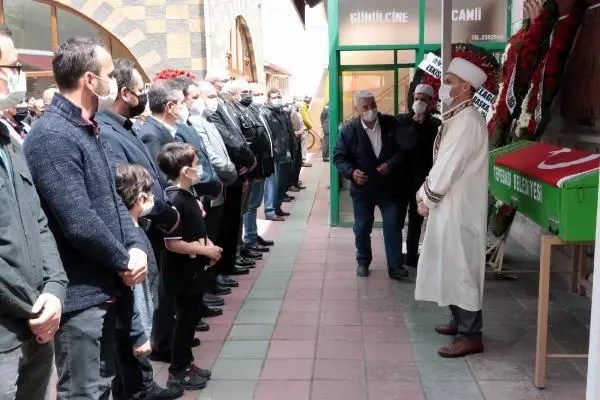 KORONAVİRÜSTEN ÖLEN ESKİ MİLLETVEKİLİ MAİL BÜYÜKERMAN, SON YOLCULUĞUNA UĞURLANDI KORONAVİRÜSTEN ÖLEN ESKİ MİLLETVEKİLİ MAİL BÜYÜKERMAN, SON YOLCULUĞUNA UĞURLANDI