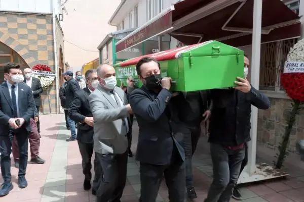 KORONAVİRÜSTEN ÖLEN ESKİ MİLLETVEKİLİ MAİL BÜYÜKERMAN, SON YOLCULUĞUNA UĞURLANDI KORONAVİRÜSTEN ÖLEN ESKİ MİLLETVEKİLİ MAİL BÜYÜKERMAN, SON YOLCULUĞUNA UĞURLANDI