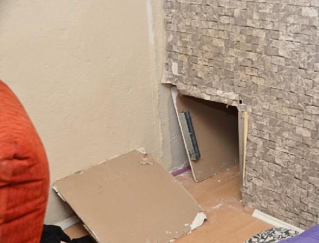 evin gizli bolmesinde saklanan 2 kadin polis 5 14097103 o