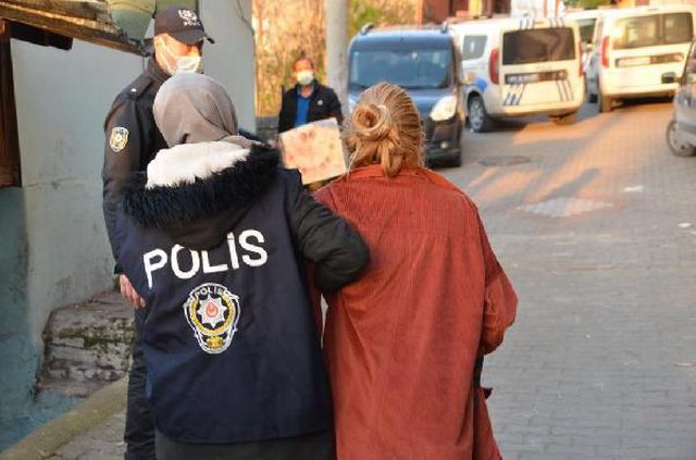 evin gizli bolmesinde saklanan 2 kadin polis 6 14097103 o