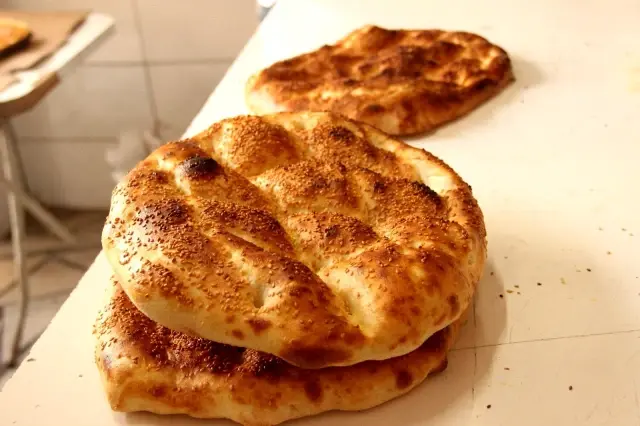 Fırıncıların 300 derecelik sıcakta oruçla imtihanı Fırıncıların 300 derecelik sıcakta oruçla imtihanı