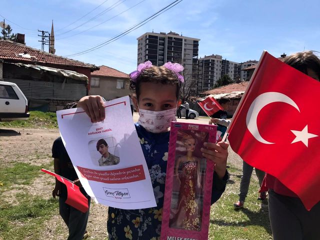 Son dakika... Genç Ülgen Topluluğu'ndan çocuklara oyuncak