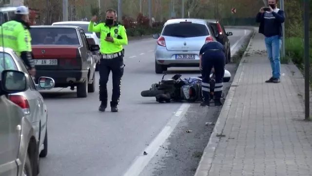 Hafif ticari araç motosiklete çarptı: 1 yaralı Hafif ticari araç motosiklete çarptı: 1 yaralı