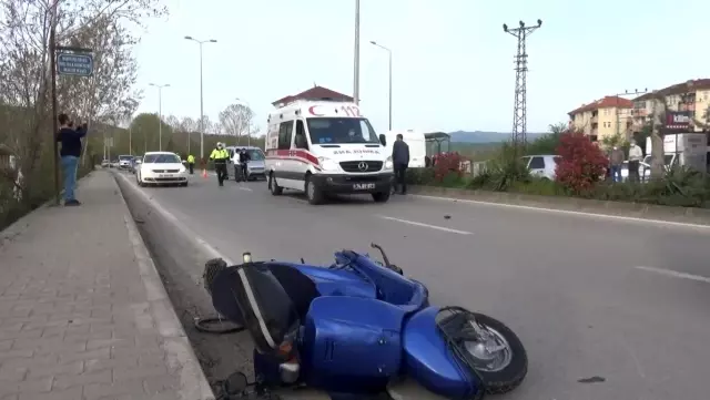 Hafif ticari araç motosiklete çarptı: 1 yaralı Hafif ticari araç motosiklete çarptı: 1 yaralı