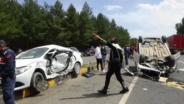 MUĞLA HAFİF TİCARİ ARAÇLA OTOMOBİL ÇARPIŞTI: 1 ÖLÜ, 5 YARALI MUĞLA HAFİF TİCARİ ARAÇLA OTOMOBİL ÇARPIŞTI: 1 ÖLÜ, 5 YARALI