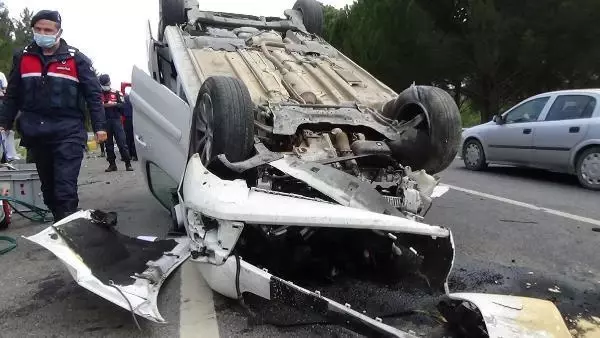 MUĞLA HAFİF TİCARİ ARAÇLA OTOMOBİL ÇARPIŞTI: 1 ÖLÜ, 5 YARALI MUĞLA HAFİF TİCARİ ARAÇLA OTOMOBİL ÇARPIŞTI: 1 ÖLÜ, 5 YARALI