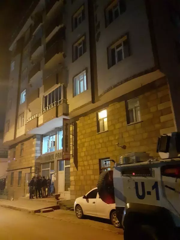 Son dakika haberleri: Polis memuru, Esra'yı meslektaşlarının gözü önünde vurmuş (2) - Yeniden Son dakika haberleri: Polis memuru, Esra'yı meslektaşlarının gözü önünde vurmuş (2) - Yeniden
