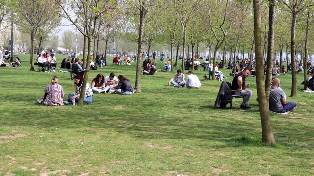 sicak hava maske ve sosyal mesafeyi unutturdu 6 14096910 o