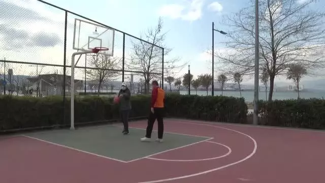 Sporla yüzü gülen zihinsel engelli Mert'in hayali Galatasaraylı futbolcularla tanışmak Sporla yüzü gülen zihinsel engelli Mert'in hayali Galatasaraylı futbolcularla tanışmak