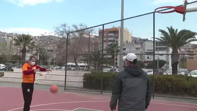 Sporla yüzü gülen zihinsel engelli Mert'in hayali Galatasaraylı futbolcularla tanışmak Sporla yüzü gülen zihinsel engelli Mert'in hayali Galatasaraylı futbolcularla tanışmak