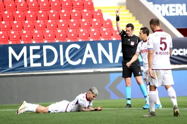 Süper Lig: Göztepe: 1 - Trabzonspor: 1 (Maç sonucu) Süper Lig: Göztepe: 1 - Trabzonspor: 1 (Maç sonucu)