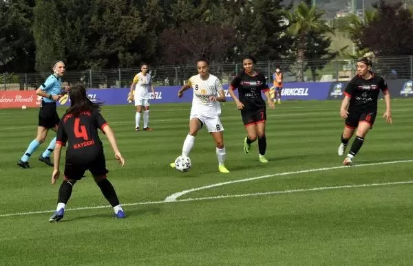 SPOR Turkcell Kadın Futbol Ligi'nde ilk yarı finalist ALG Spor SPOR Turkcell Kadın Futbol Ligi'nde ilk yarı finalist ALG Spor