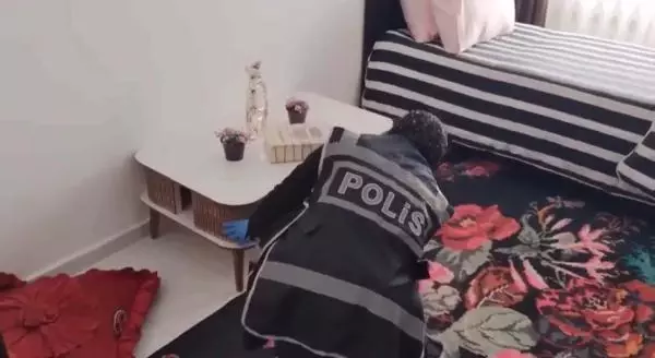 UYUŞTURUCUDAN ARANAN KİŞİNİN EVİNDEN 300 BİN TL'LİK UYUŞTURUCU ÇIKTI