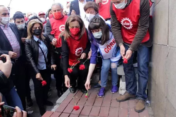 Son dakika haberi | 1 MAYIS 1977'DE ÖLENLER KAZANCI YOKUŞU'NDA ANILDI Son dakika haberi | 1 MAYIS 1977'DE ÖLENLER KAZANCI YOKUŞU'NDA ANILDI