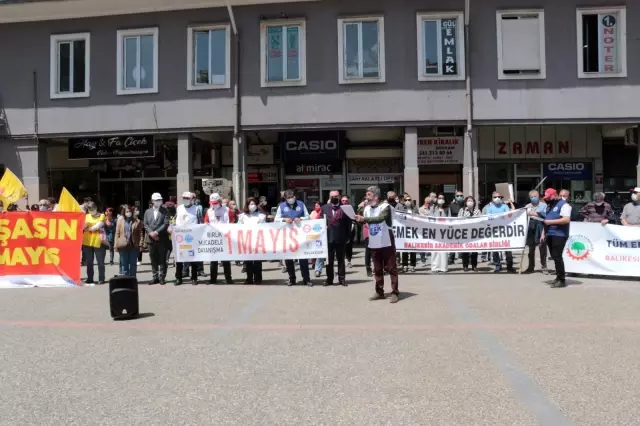 1 Mayıs'ı işçi ve memurlar ayrı ayrı kutladı 1 Mayıs'ı işçi ve memurlar ayrı ayrı kutladı