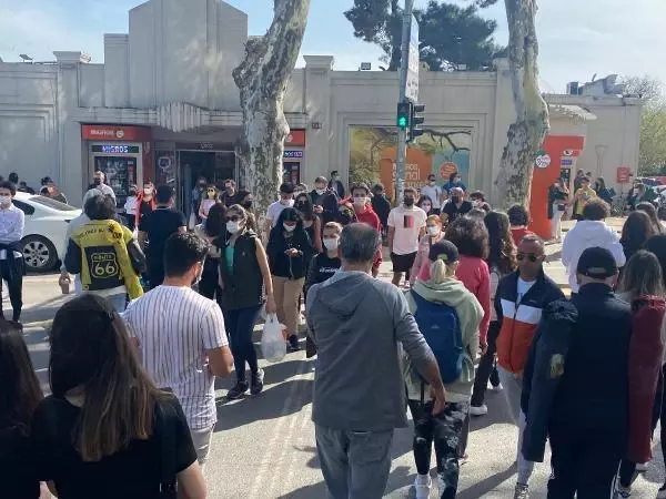 17 GÜNLÜK KAPANMAYA SAATLER KALA CADDEBOSTAN SAHİLİ DOLDU TAŞTI -2 17 GÜNLÜK KAPANMAYA SAATLER KALA CADDEBOSTAN SAHİLİ DOLDU TAŞTI -2