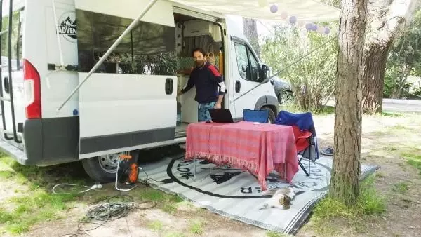 17 GÜNLÜK KAPANMAYI KARAVANDA GEÇİRECEKLER 17 GÜNLÜK KAPANMAYI KARAVANDA GEÇİRECEKLER
