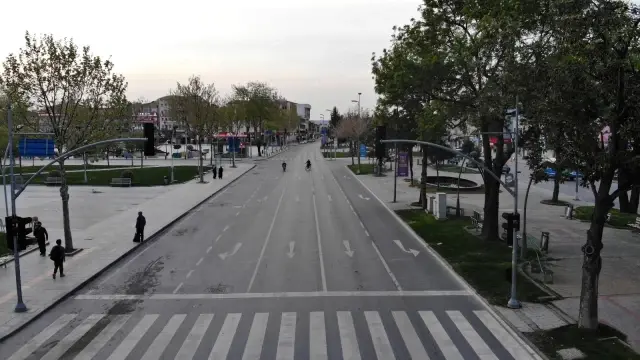 17 günlük kısıtlama başladı, Sakarya'da sessizlik hakim 17 günlük kısıtlama başladı, Sakarya'da sessizlik hakim