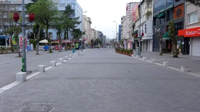 17 günlük kısıtlama başladı, Uşak'ta sokaklar boş kaldı 17 günlük kısıtlama başladı, Uşak'ta sokaklar boş kaldı