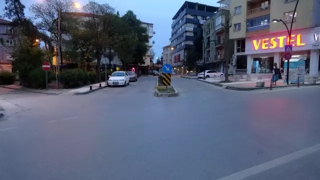 17 günlük kısıtlama başladı, Uşak'ta sokaklar boş kaldı 17 günlük kısıtlama başladı, Uşak'ta sokaklar boş kaldı