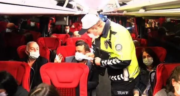 17 GÜNLÜK TAM KAPANMANIN BAŞLAMASIYLA TUZLA D-100'DE DENETİM YAPILDI 17 GÜNLÜK TAM KAPANMANIN BAŞLAMASIYLA TUZLA D-100'DE DENETİM YAPILDI