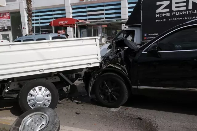 2 saat önce satın alınan kamyonet karşı şeride geçip iki aracı biçti: 2 yaralı 2 saat önce satın alınan kamyonet karşı şeride geçip iki aracı biçti: 2 yaralı