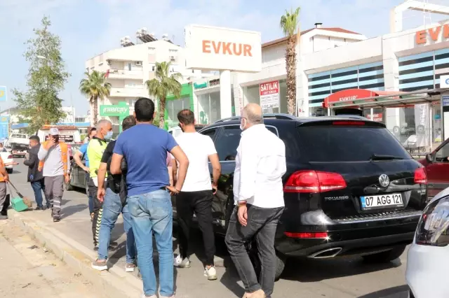 2 saat önce satın alınan kamyonet karşı şeride geçip iki aracı biçti: 2 yaralı 2 saat önce satın alınan kamyonet karşı şeride geçip iki aracı biçti: 2 yaralı
