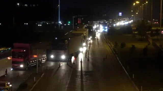 43 ilin geçiş güzergahında 'tam kapanma' denetimi: Araçlar tek tek durduruluyor 43 ilin geçiş güzergahında 'tam kapanma' denetimi: Araçlar tek tek durduruluyor