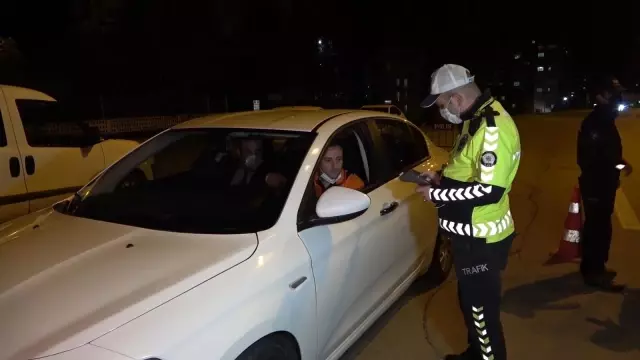 43 ilin geçiş güzergahında 'tam kapanma' denetimi: Araçlar tek tek durduruluyor 43 ilin geçiş güzergahında 'tam kapanma' denetimi: Araçlar tek tek durduruluyor