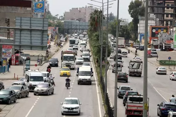 ADANA'DA OTOGAR VE ARAÇ TRAFİĞİNDE 'TAM KAPANMA' YOĞUNLUĞU ADANA'DA OTOGAR VE ARAÇ TRAFİĞİNDE 'TAM KAPANMA' YOĞUNLUĞU