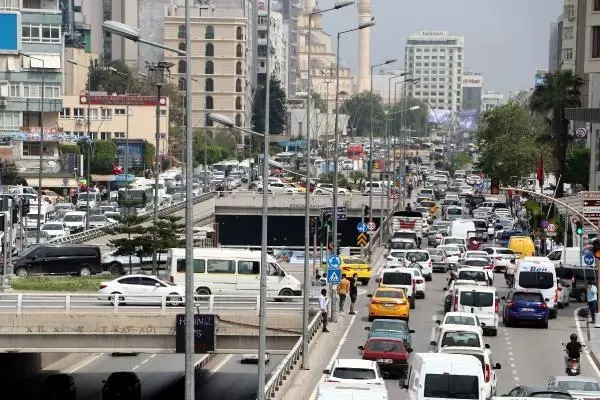 ADANA'DA OTOGAR VE ARAÇ TRAFİĞİNDE 'TAM KAPANMA' YOĞUNLUĞU ADANA'DA OTOGAR VE ARAÇ TRAFİĞİNDE 'TAM KAPANMA' YOĞUNLUĞU
