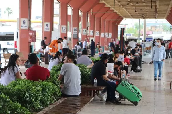ADANA'DA OTOGAR VE ARAÇ TRAFİĞİNDE 'TAM KAPANMA' YOĞUNLUĞU ADANA'DA OTOGAR VE ARAÇ TRAFİĞİNDE 'TAM KAPANMA' YOĞUNLUĞU
