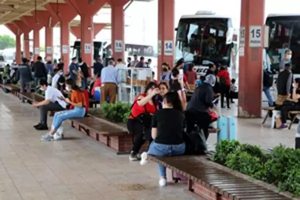 ADANA'DA OTOGAR VE ARAÇ TRAFİĞİNDE 'TAM KAPANMA' YOĞUNLUĞU ADANA'DA OTOGAR VE ARAÇ TRAFİĞİNDE 'TAM KAPANMA' YOĞUNLUĞU