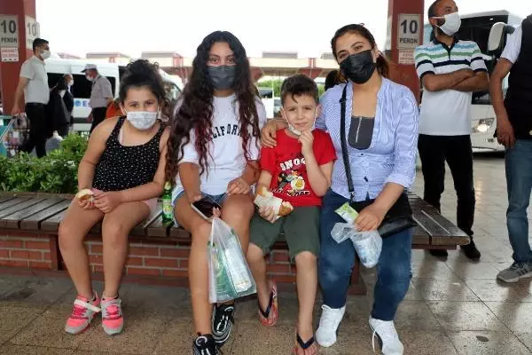 ADANA'DA OTOGAR VE ARAÇ TRAFİĞİNDE 'TAM KAPANMA' YOĞUNLUĞU ADANA'DA OTOGAR VE ARAÇ TRAFİĞİNDE 'TAM KAPANMA' YOĞUNLUĞU