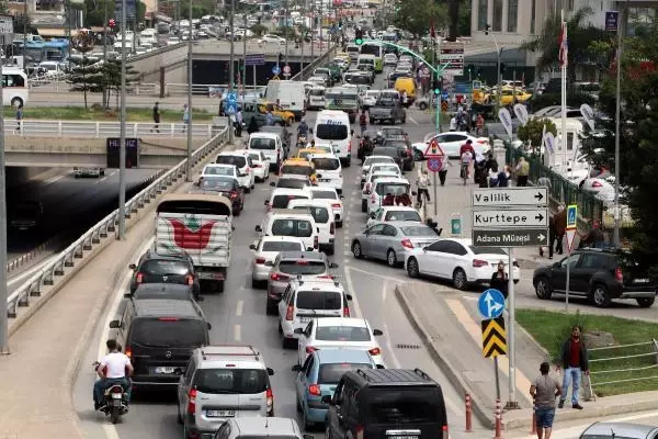 ADANA'DA OTOGAR VE ARAÇ TRAFİĞİNDE 'TAM KAPANMA' YOĞUNLUĞU ADANA'DA OTOGAR VE ARAÇ TRAFİĞİNDE 'TAM KAPANMA' YOĞUNLUĞU
