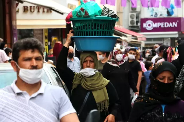 Adanalılar giyim mağazalarına koştu Adanalılar giyim mağazalarına koştu