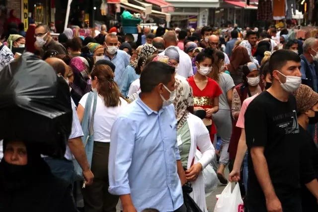 Adanalılar giyim mağazalarına koştu Adanalılar giyim mağazalarına koştu