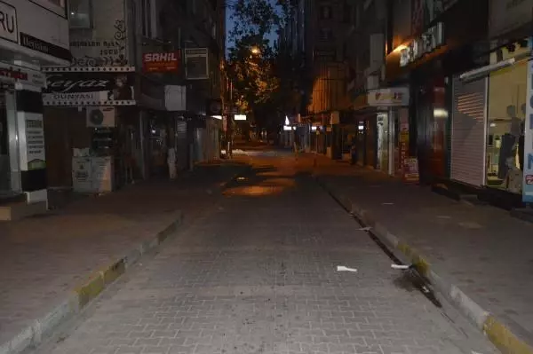 ADIYAMAN'DA 408 SAATLİK TAM KAPANMA BAŞLADI ADIYAMAN'DA 408 SAATLİK TAM KAPANMA BAŞLADI