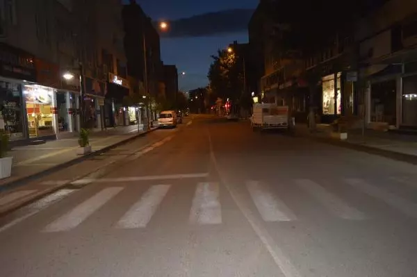 ADIYAMAN'DA 408 SAATLİK TAM KAPANMA BAŞLADI ADIYAMAN'DA 408 SAATLİK TAM KAPANMA BAŞLADI