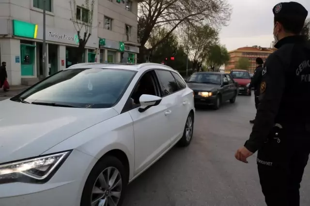 Afyonkarahisar'da 17 günlük 'tam kapanma' başladı Afyonkarahisar'da 17 günlük 'tam kapanma' başladı