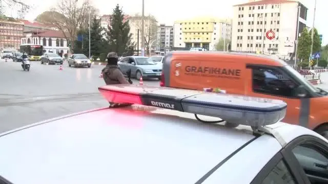 Afyonkarahisar'da 17 günlük 'tam kapanma' başladı Afyonkarahisar'da 17 günlük 'tam kapanma' başladı