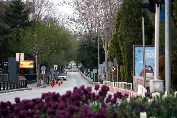 AFYONKARAHİSAR'DA TAM KAPANMAYLA SOKAKLAR BOŞALDI AFYONKARAHİSAR'DA TAM KAPANMAYLA SOKAKLAR BOŞALDI