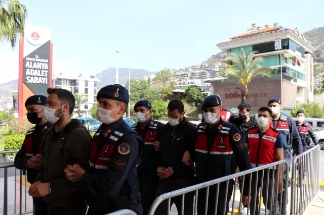 Alanya'da operasyonda yakalanan yasa dışı bahis şüphelileri adliyede Alanya'da operasyonda yakalanan yasa dışı bahis şüphelileri adliyede