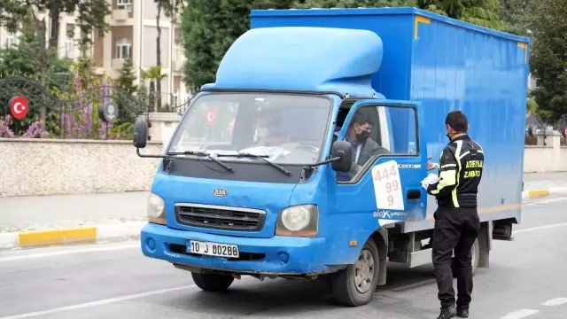 Altıeylül Zabıtası 'Kırmızı çizgi'ye dikkat çekti Altıeylül Zabıtası 'Kırmızı çizgi'ye dikkat çekti