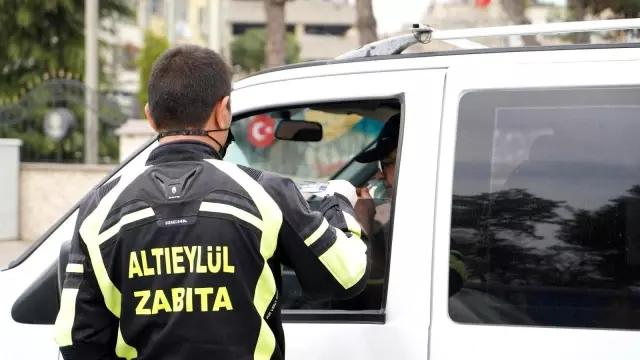 Altıeylül Zabıtası 'Kırmızı çizgi'ye dikkat çekti Altıeylül Zabıtası 'Kırmızı çizgi'ye dikkat çekti