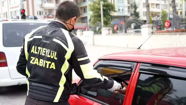 Altıeylül Zabıtası 'Kırmızı çizgi'ye dikkat çekti Altıeylül Zabıtası 'Kırmızı çizgi'ye dikkat çekti