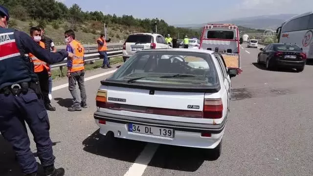 Anadolu Otoyolu'nda otomobil cipe çarptı: 3 yaralı Anadolu Otoyolu'nda otomobil cipe çarptı: 3 yaralı