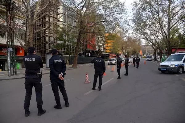ANKARA'DA 17 GÜNLÜK 'TAM ZAMANLI KISITLAMA' BAŞLADI ANKARA'DA 17 GÜNLÜK 'TAM ZAMANLI KISITLAMA' BAŞLADI