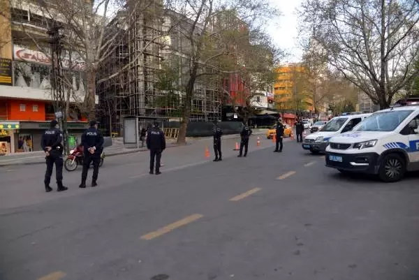ANKARA'DA 17 GÜNLÜK 'TAM ZAMANLI KISITLAMA' BAŞLADI ANKARA'DA 17 GÜNLÜK 'TAM ZAMANLI KISITLAMA' BAŞLADI
